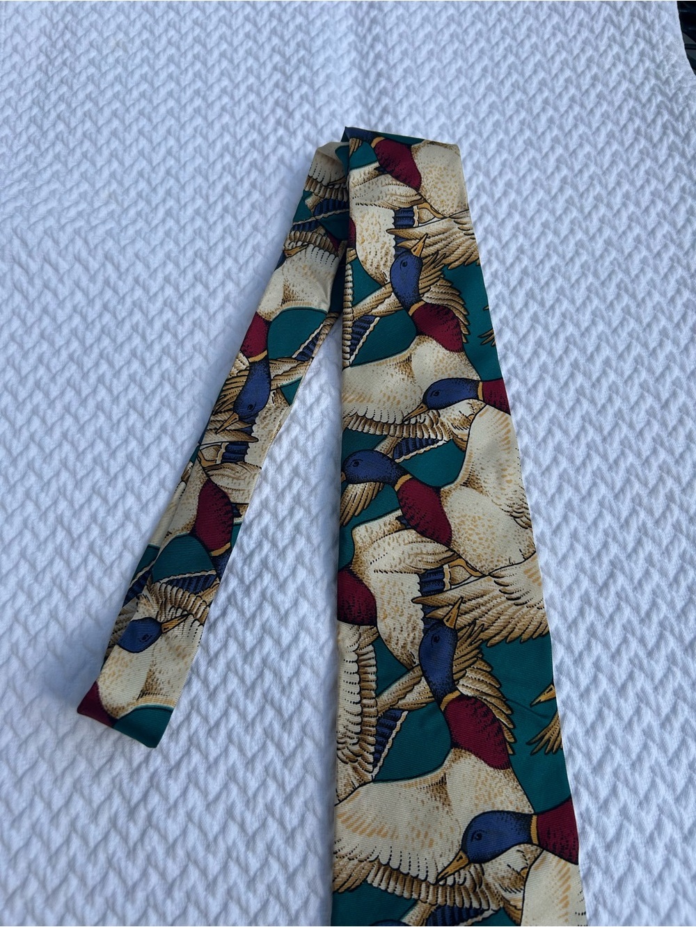 Men's Green Duck-Print Silk Tie - Picture 3 of 6